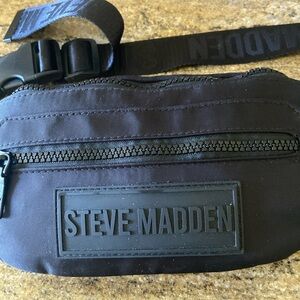 Steve Madden belt purse with two zippers!